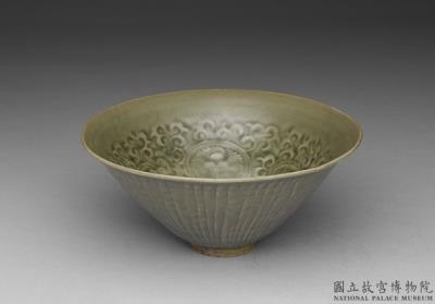 图片[2]-Bowl with impressed chrysanthemum decoration in yellowish-green glaze, Yaozhou ware, Northern Song dynasty, 10th -12th centuries-China Archive